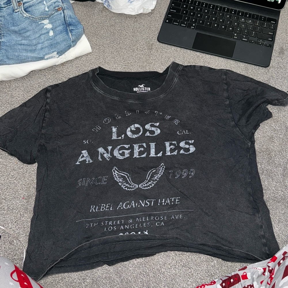 Hollister cropped tshirt
